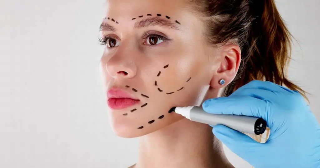 woman-preparing-for-facial-surgery-1024×540