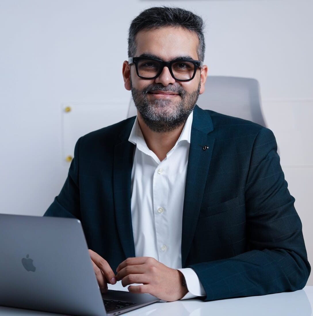 Dr. Vikesh Vij, Board-Certified Plastic Surgeon at Surgery Dubai