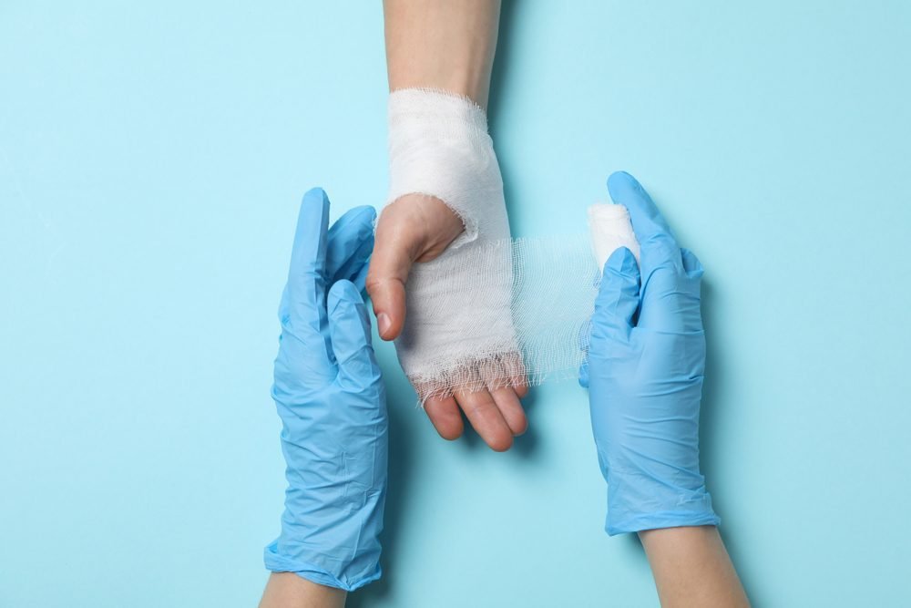 Concept,Of,Help,During,An,Injury,,Doctor,Wrapping,Hand,In
