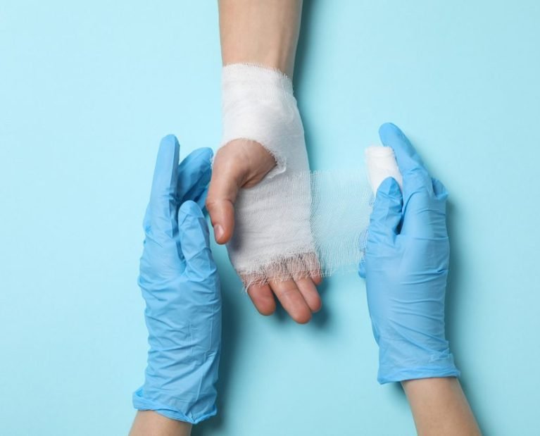 Concept,Of,Help,During,An,Injury,,Doctor,Wrapping,Hand,In